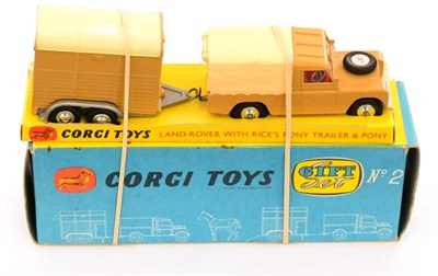 LOT CADEAU CORGI 17 Ecurie Land-Rover, B.R.M. Voiture de course